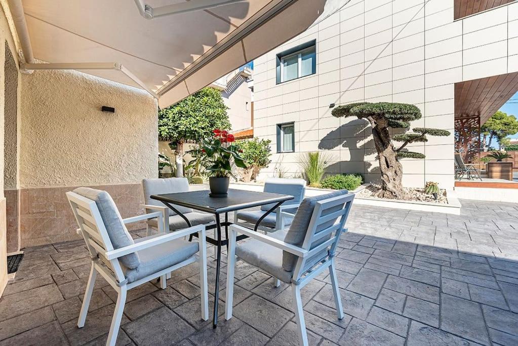 Lusso E Relax Con Piscina A 2 Minuti Dal Mare Lägenhet Miami Playa Exteriör bild