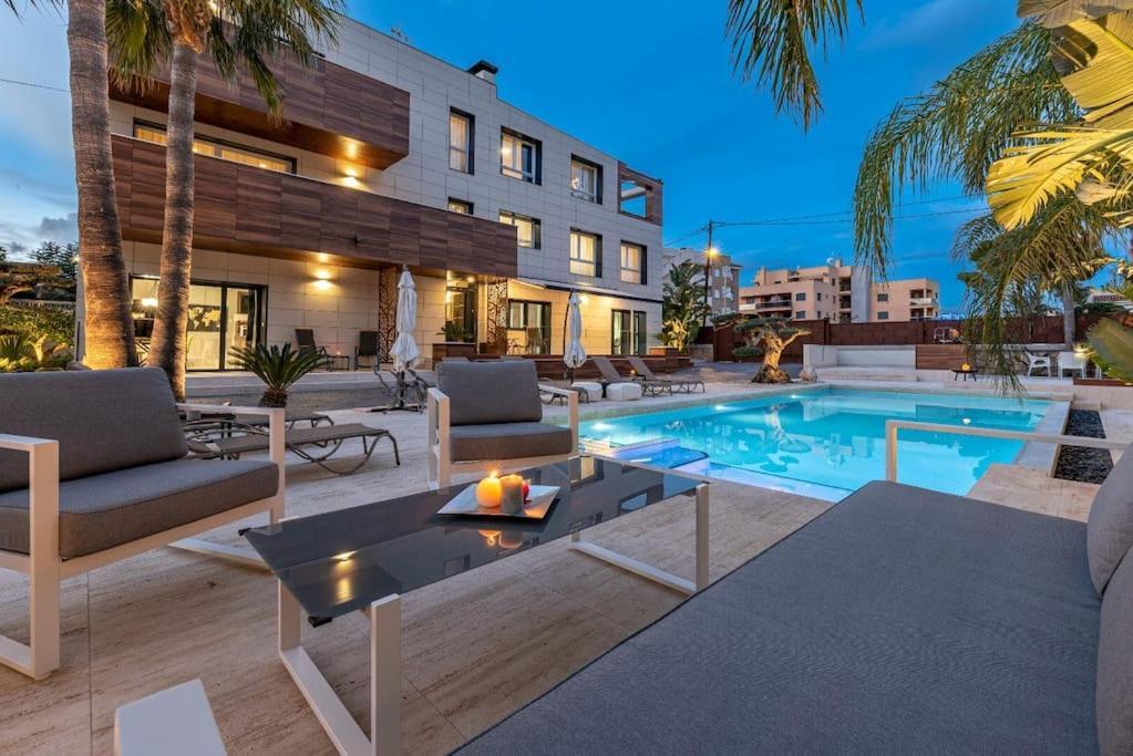 Lusso E Relax Con Piscina A 2 Minuti Dal Mare Lägenhet Miami Playa Exteriör bild
