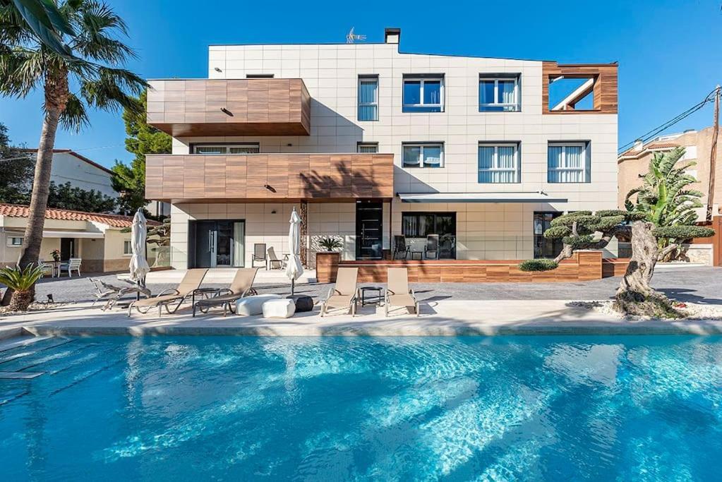 Lusso E Relax Con Piscina A 2 Minuti Dal Mare Lägenhet Miami Playa Exteriör bild