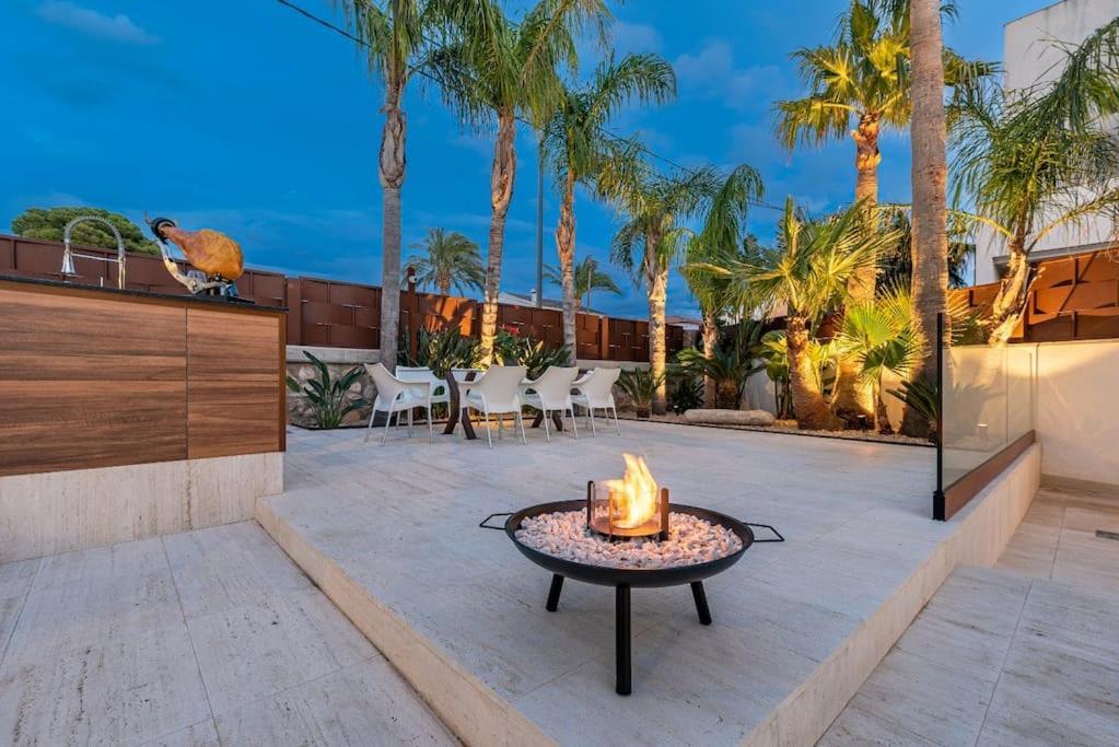 Lusso E Relax Con Piscina A 2 Minuti Dal Mare Lägenhet Miami Playa Exteriör bild
