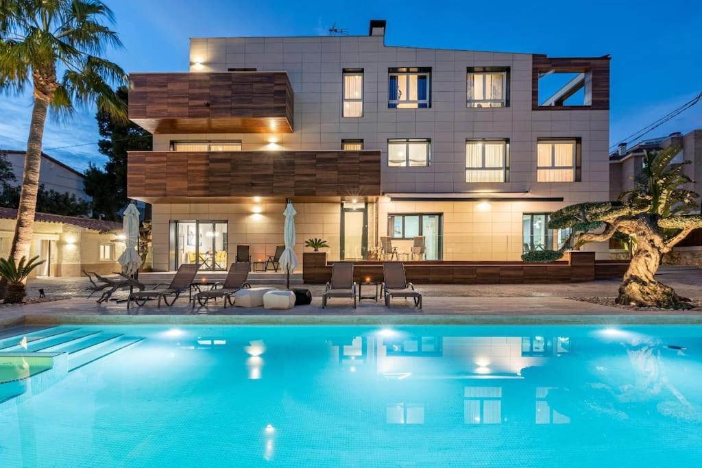 Lusso E Relax Con Piscina A 2 Minuti Dal Mare Lägenhet Miami Playa Exteriör bild